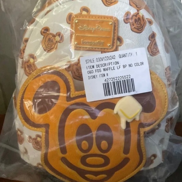 LOUNGEFLY  DISNEY MICKEY WAFFLE BACKPACK NWT - Picture 1 of 4